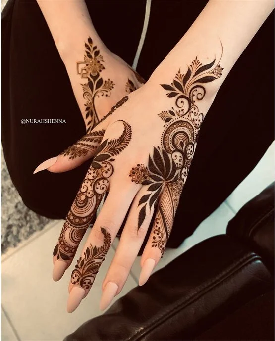 Subtle Idea On Anklet Back Hand Mehndi Design Subtle Idea On Anklet Back Hand Mehndi Design